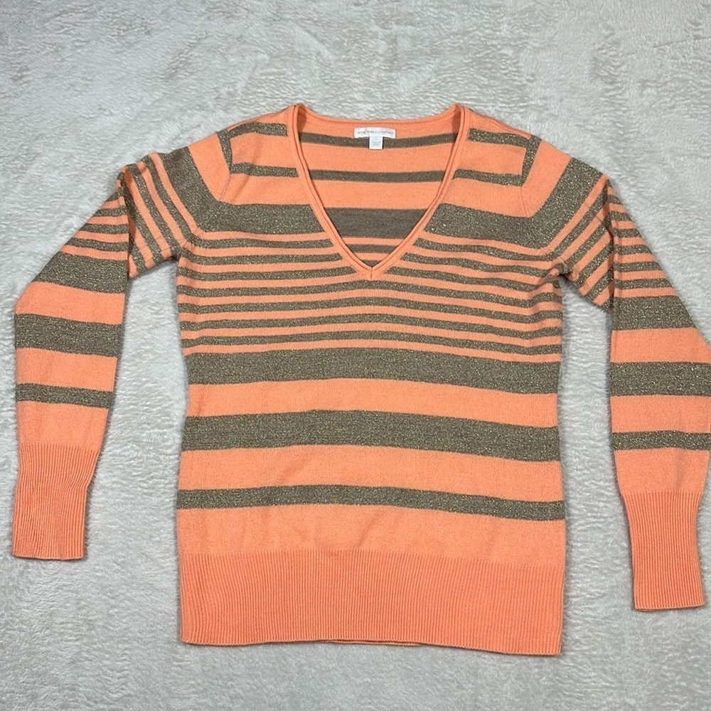 New York Company V-Neck Sweater Women’s Size Small